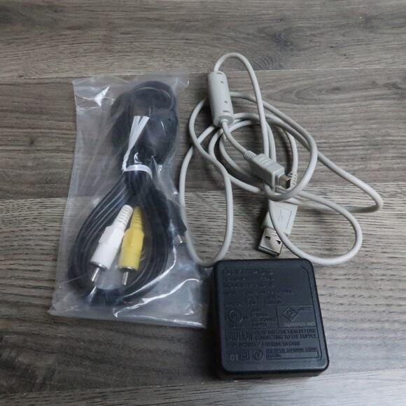 Olympus Stylus 5010 14MP 5x Zoom 4.7-23.5mm 1:2.8-6.5 - Picture 7 of 7